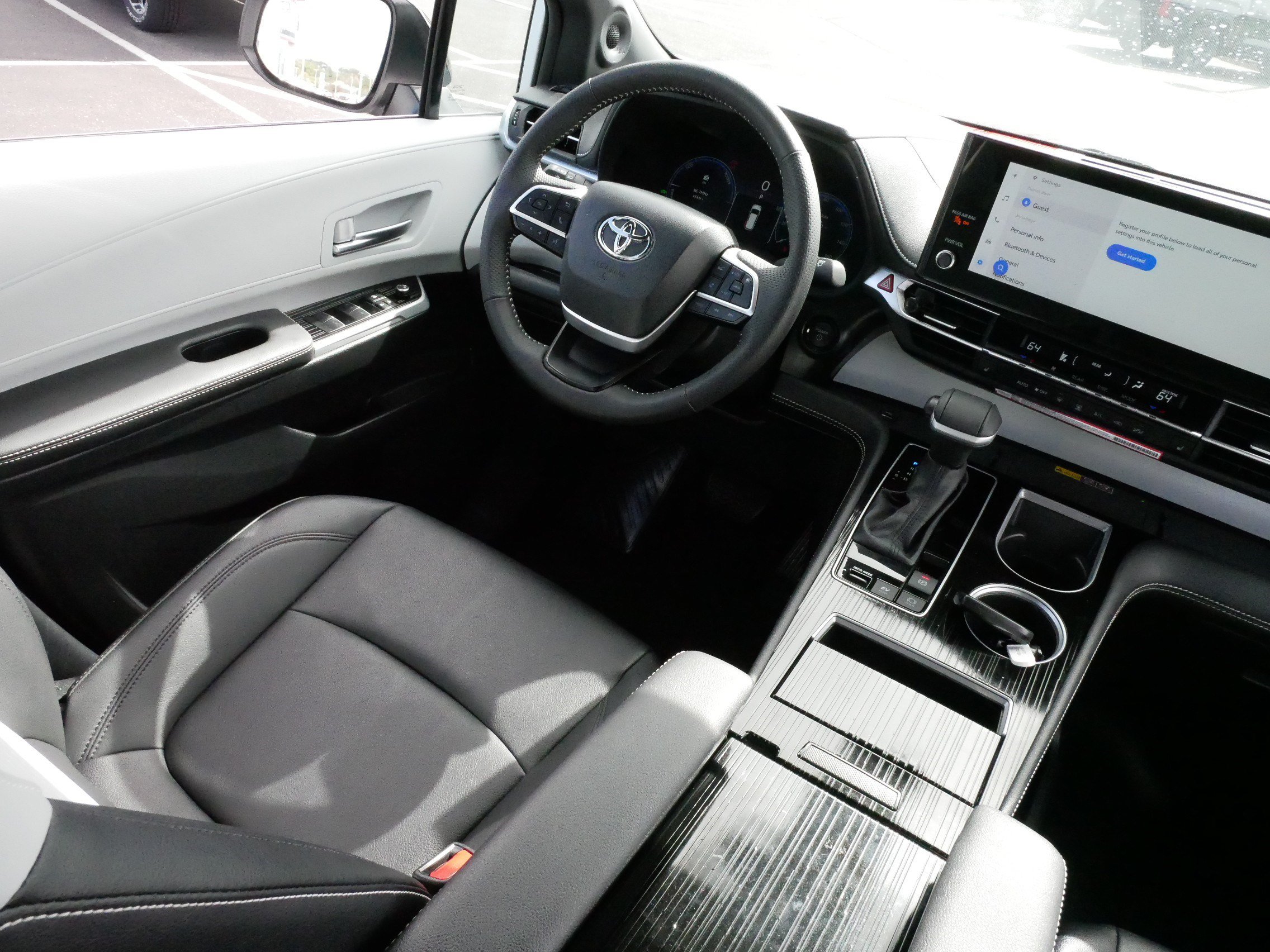 Certified 2026 Toyota Sienna XSE FWD image 9