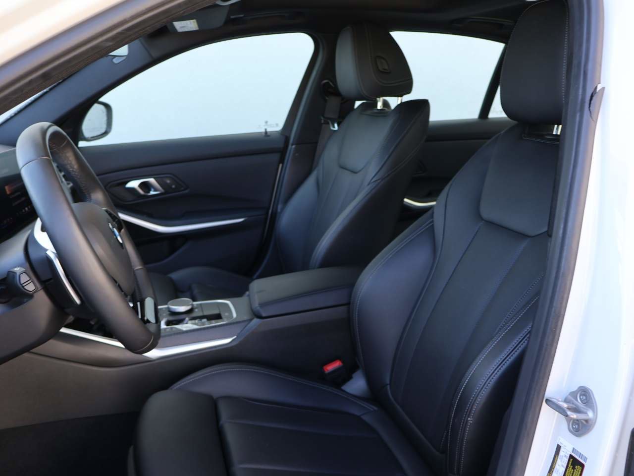 Used 2025 BMW 330i xDrive Sedan image 9