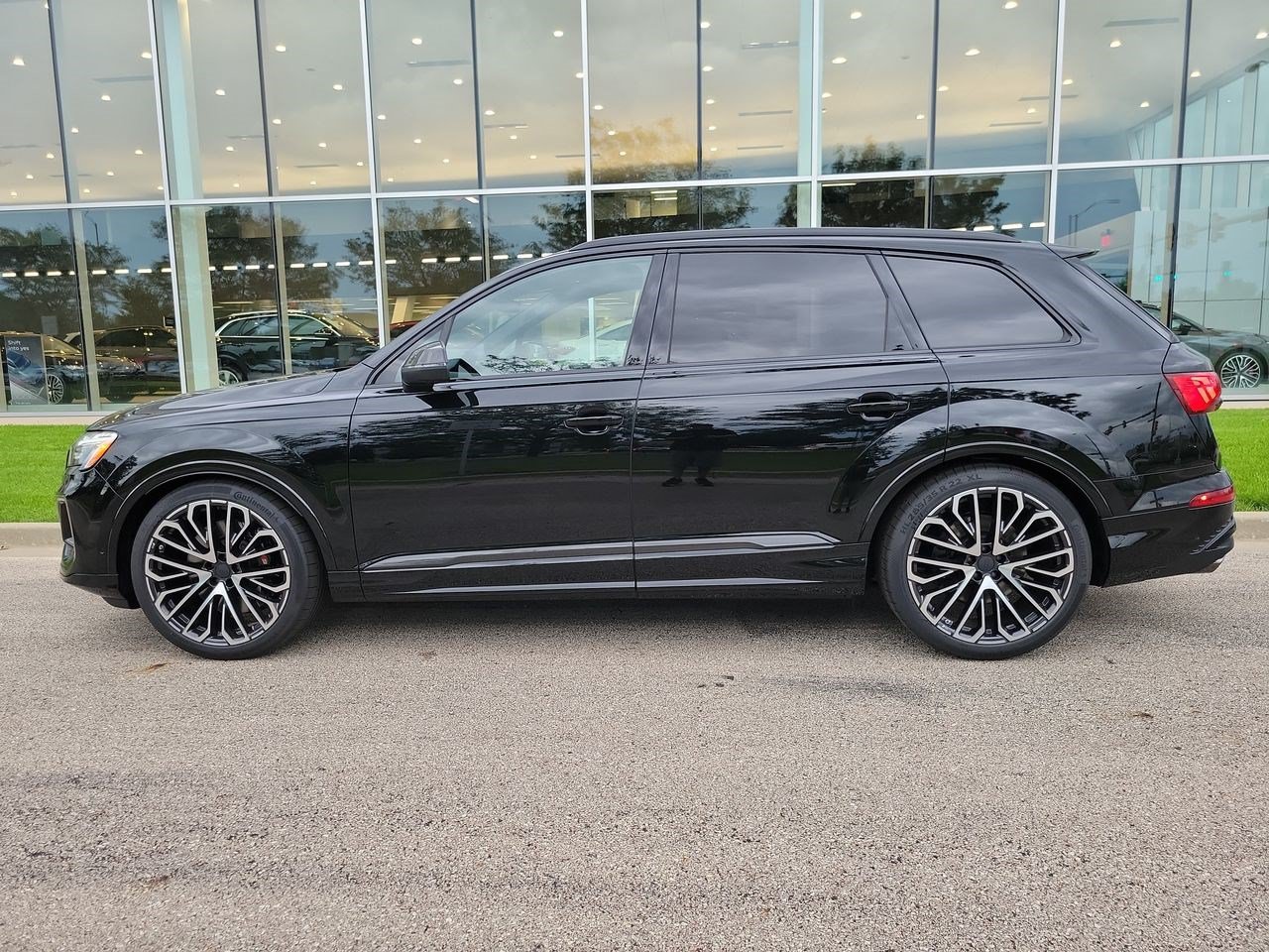 New 2026 Audi SQ7 Prestige AWD/4WD image 29