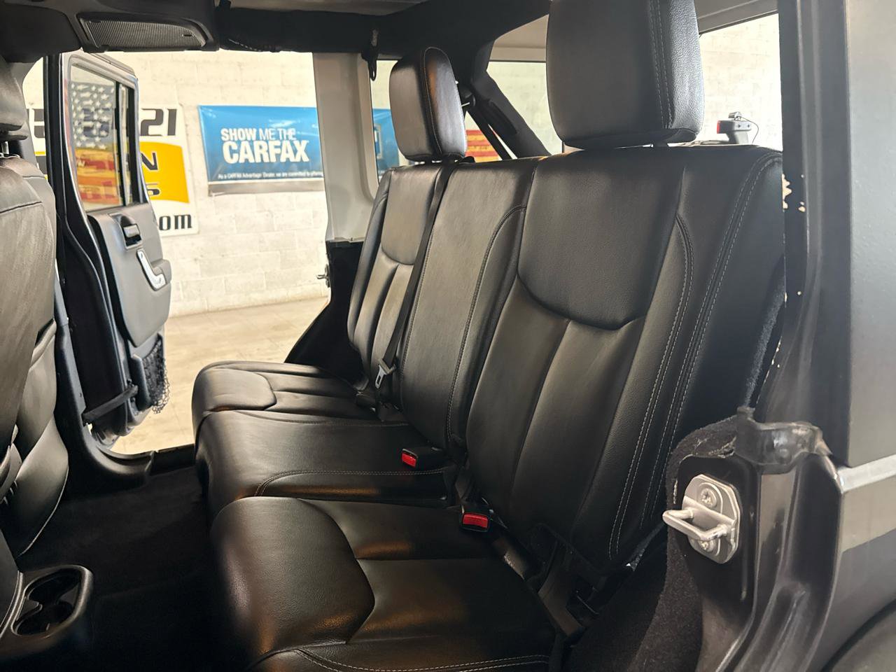 Used 2017 Jeep Wrangler Unlimited Rubicon image 29