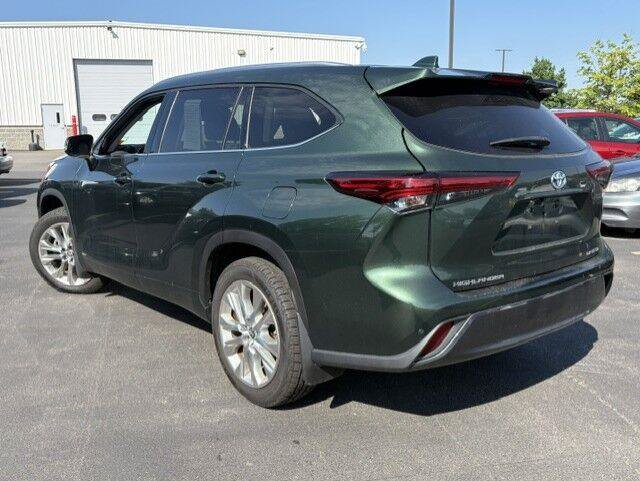 Used 2023 Toyota Highlander Limited AWD/4WD image 10