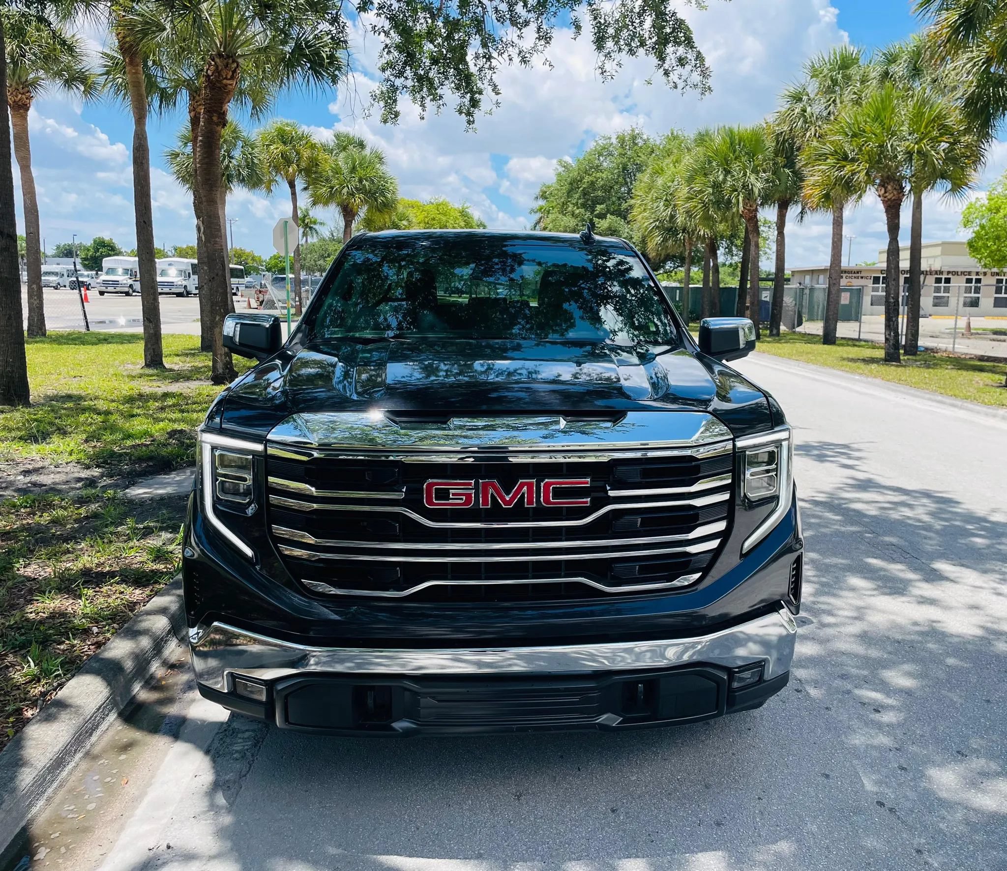Used 2025 GMC Sierra 1500 SLT RWD image 9