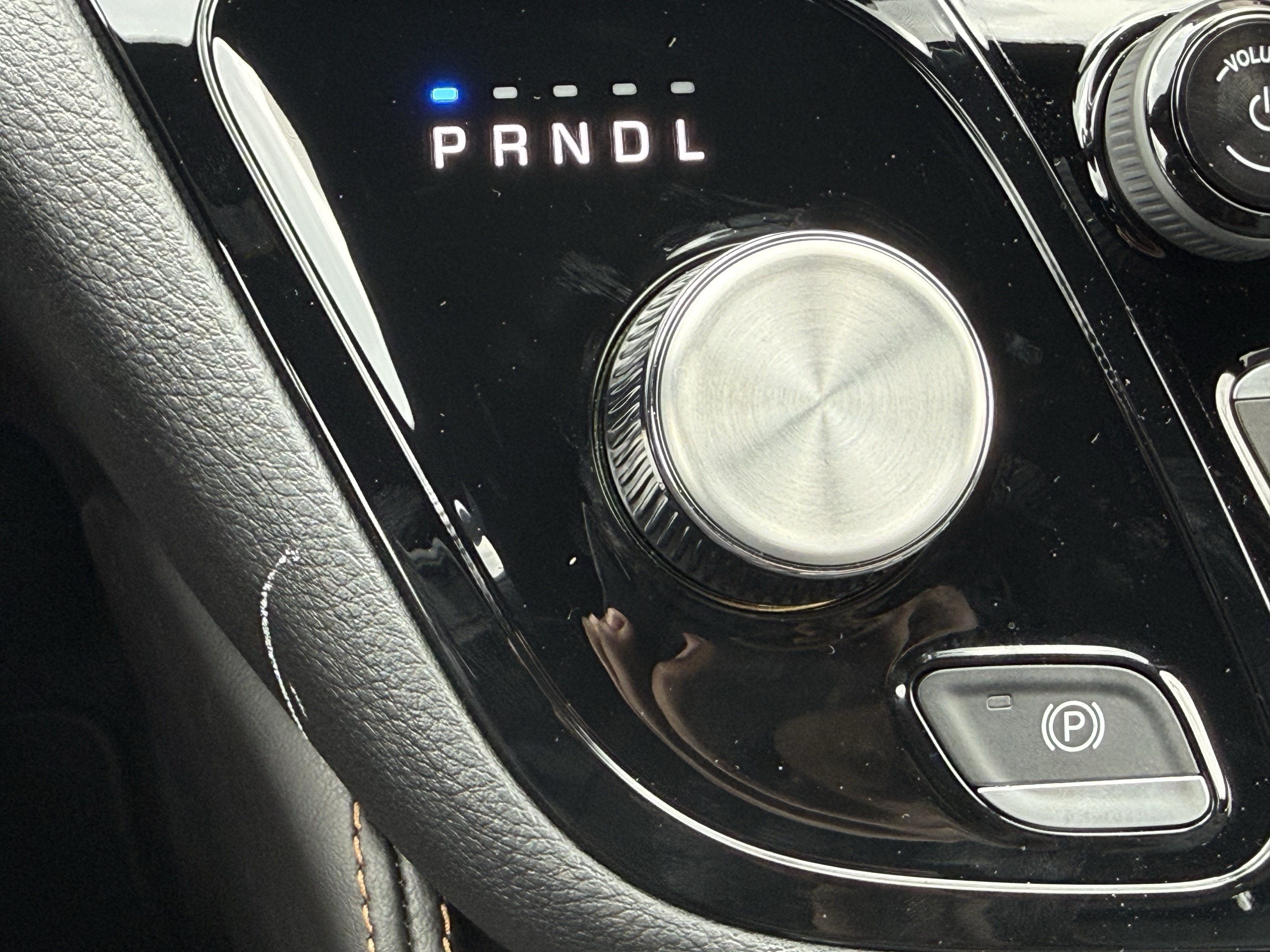New 2027 Chrysler Pacifica Pinnacle w/ Theater Group FWD image 25