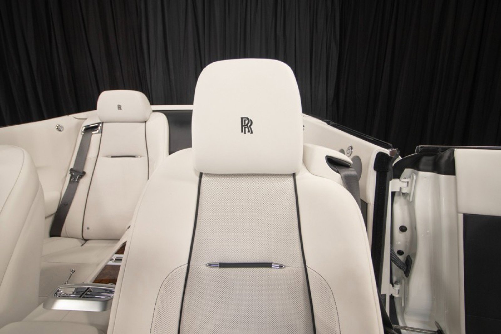 Used 2017 Rolls-Royce Dawn image 4