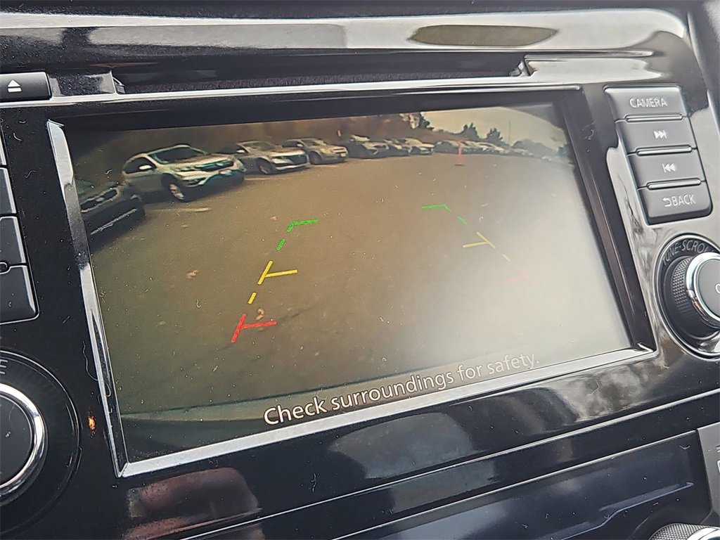 Used 2018 Nissan Rogue SV image 8