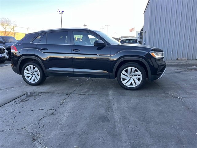 Used 2022 Volkswagen Atlas Cross Sport SE image 2