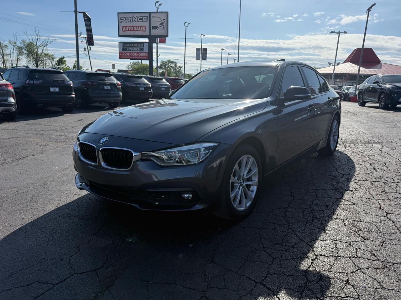 Used 2018 BMW 320i xDrive Sedan AWD/4WD image 3
