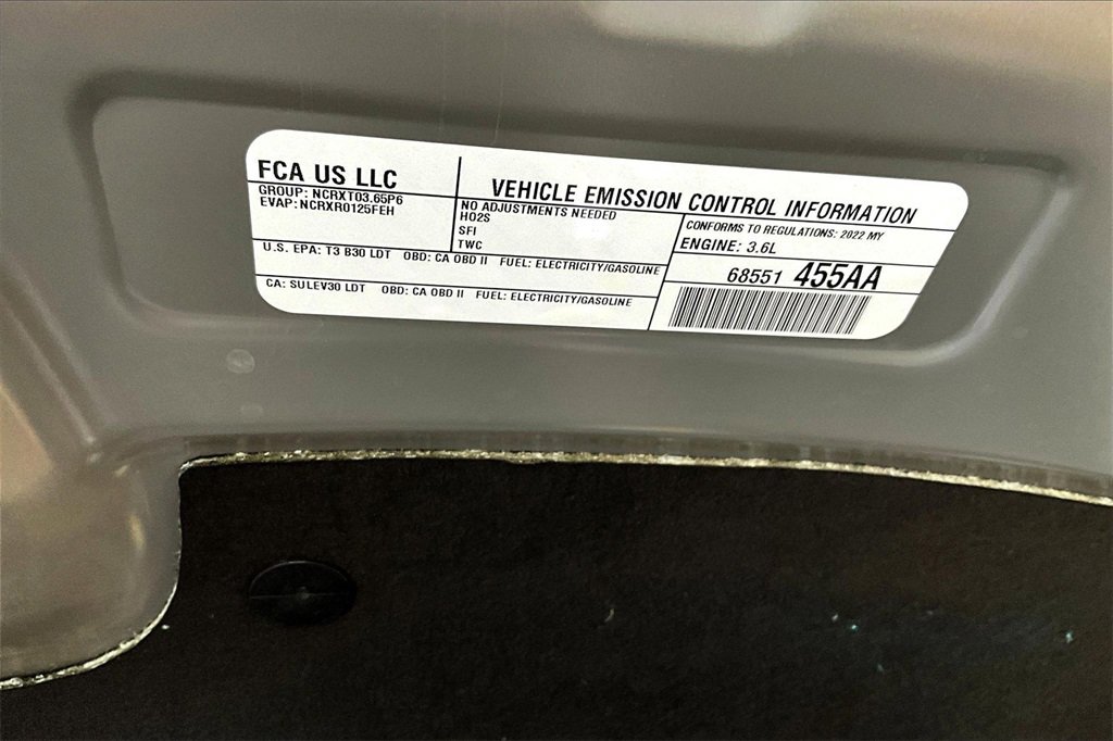 Used 2022 Chrysler Pacifica Limited w/ Uconnect Theater Family Group image 31