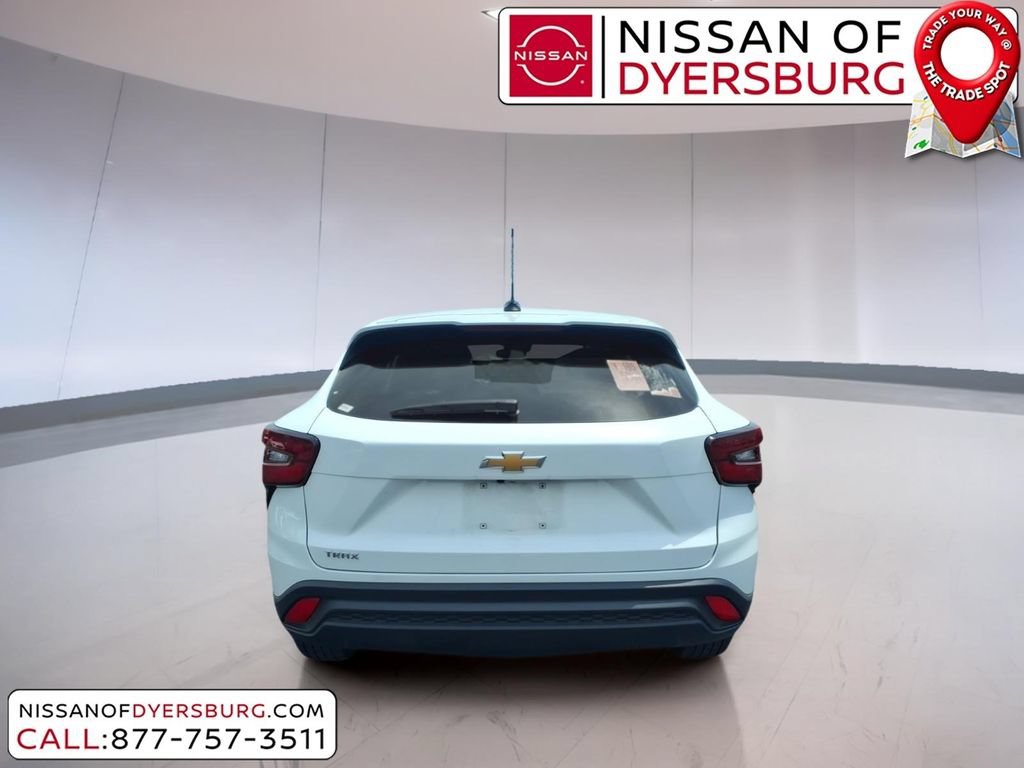 Used 2026 Chevrolet Trax LS FWD image 4