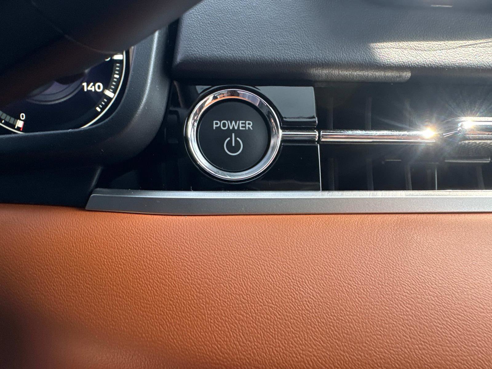 New 2025 Mitsubishi Outlander SEL image 29