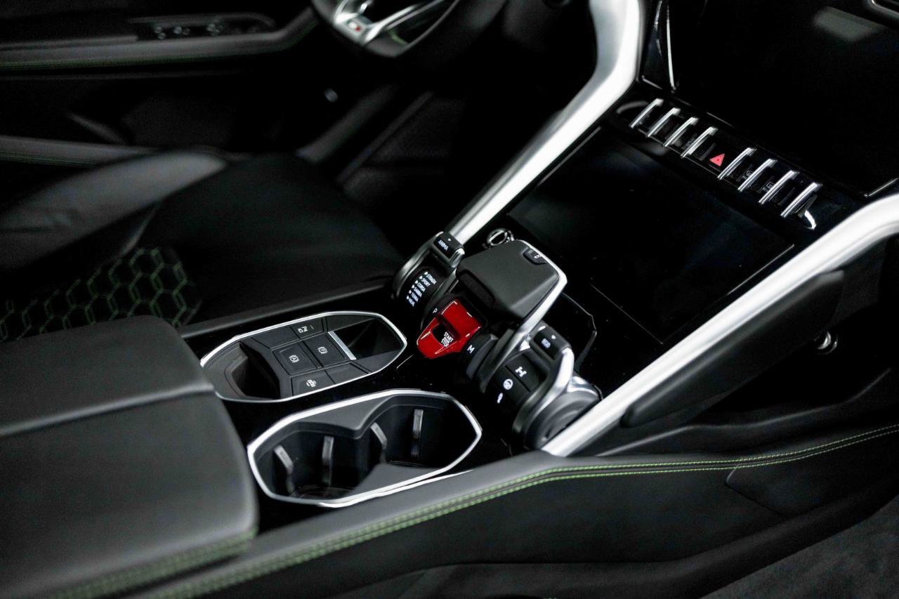 Used 2020 Lamborghini Urus Base image 56
