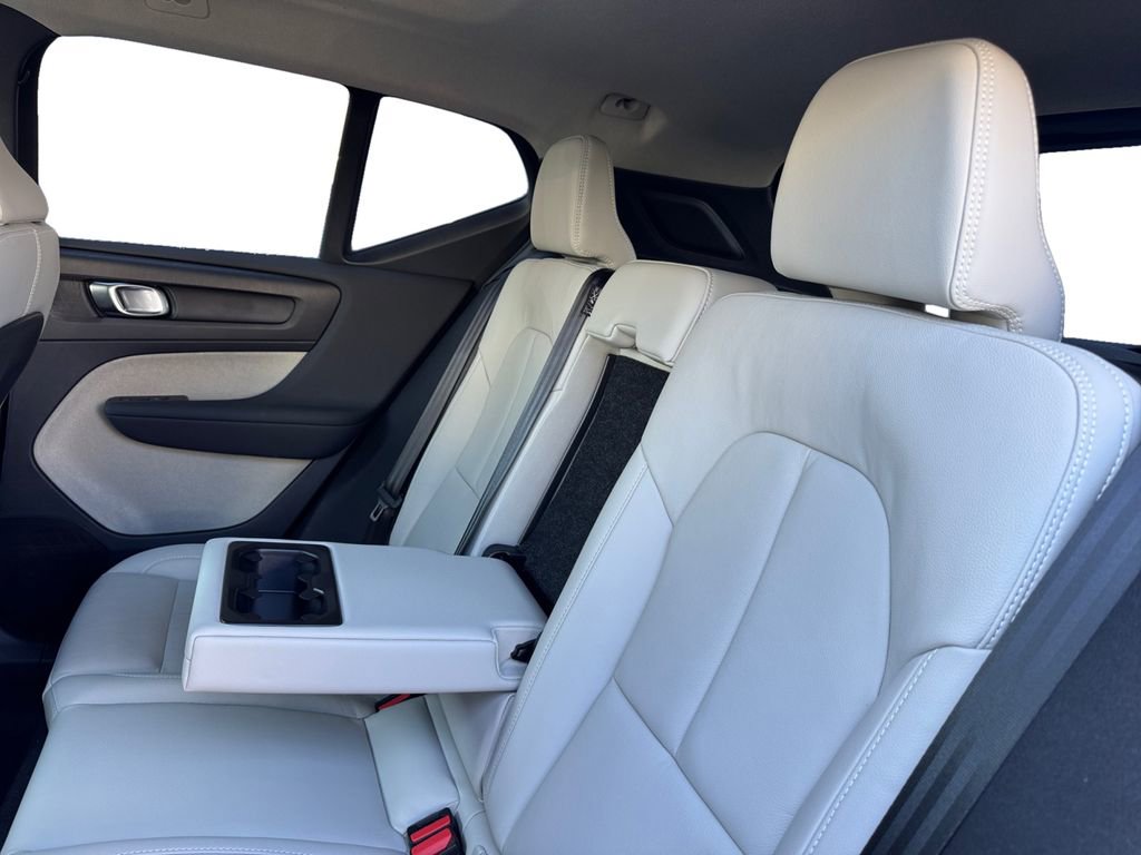 Certified 2024 Volvo XC40 B5 Plus w/ Protection Package Premier AWD/4WD image 25