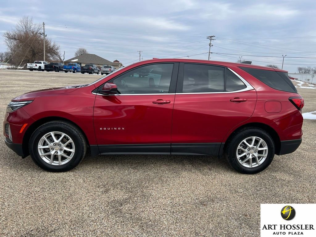 Used 2023 Chevrolet Equinox LT FWD image 2