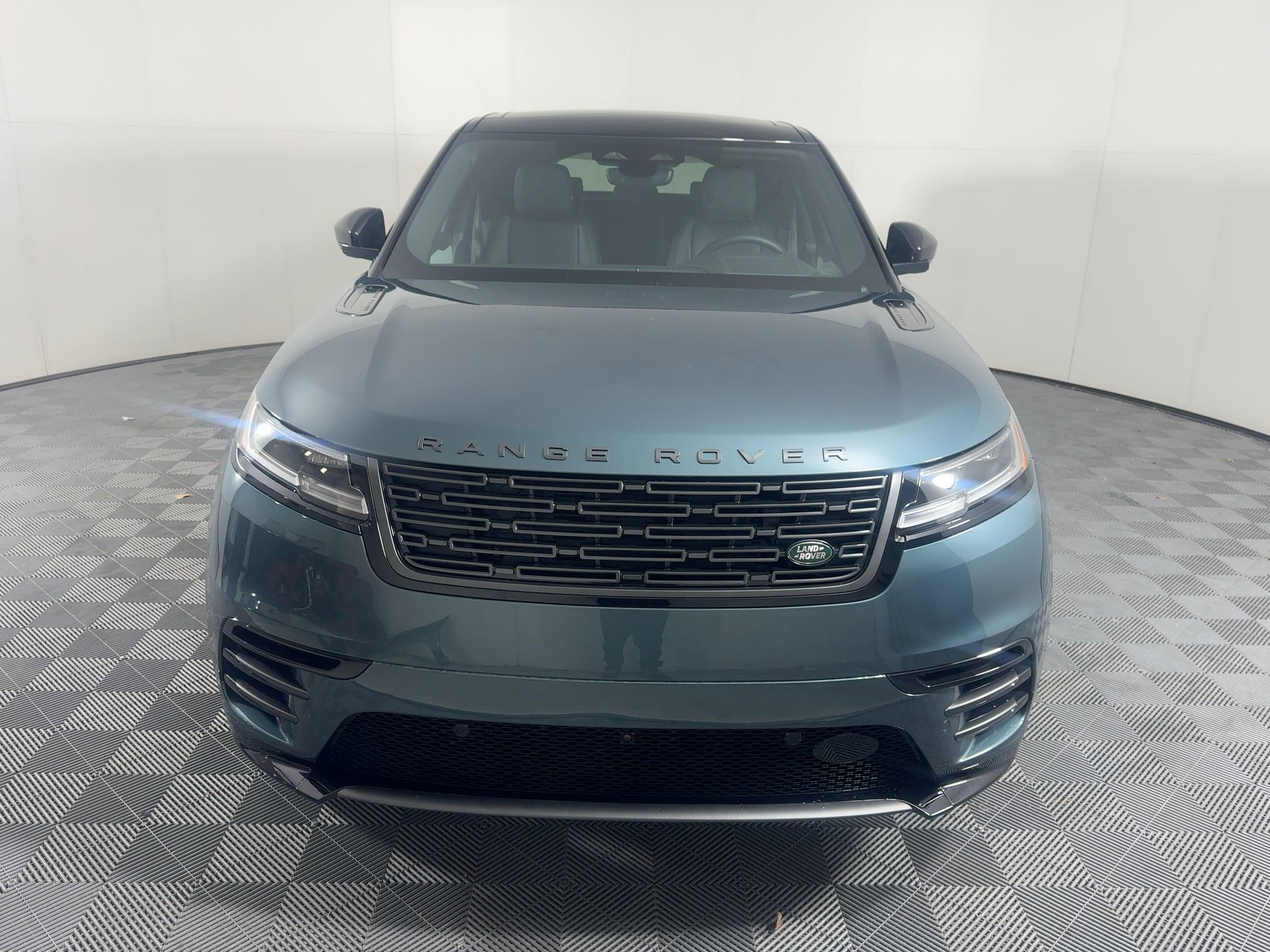 New 2026 Land Rover Range Rover Velar Dynamic SE AWD/4WD image 7
