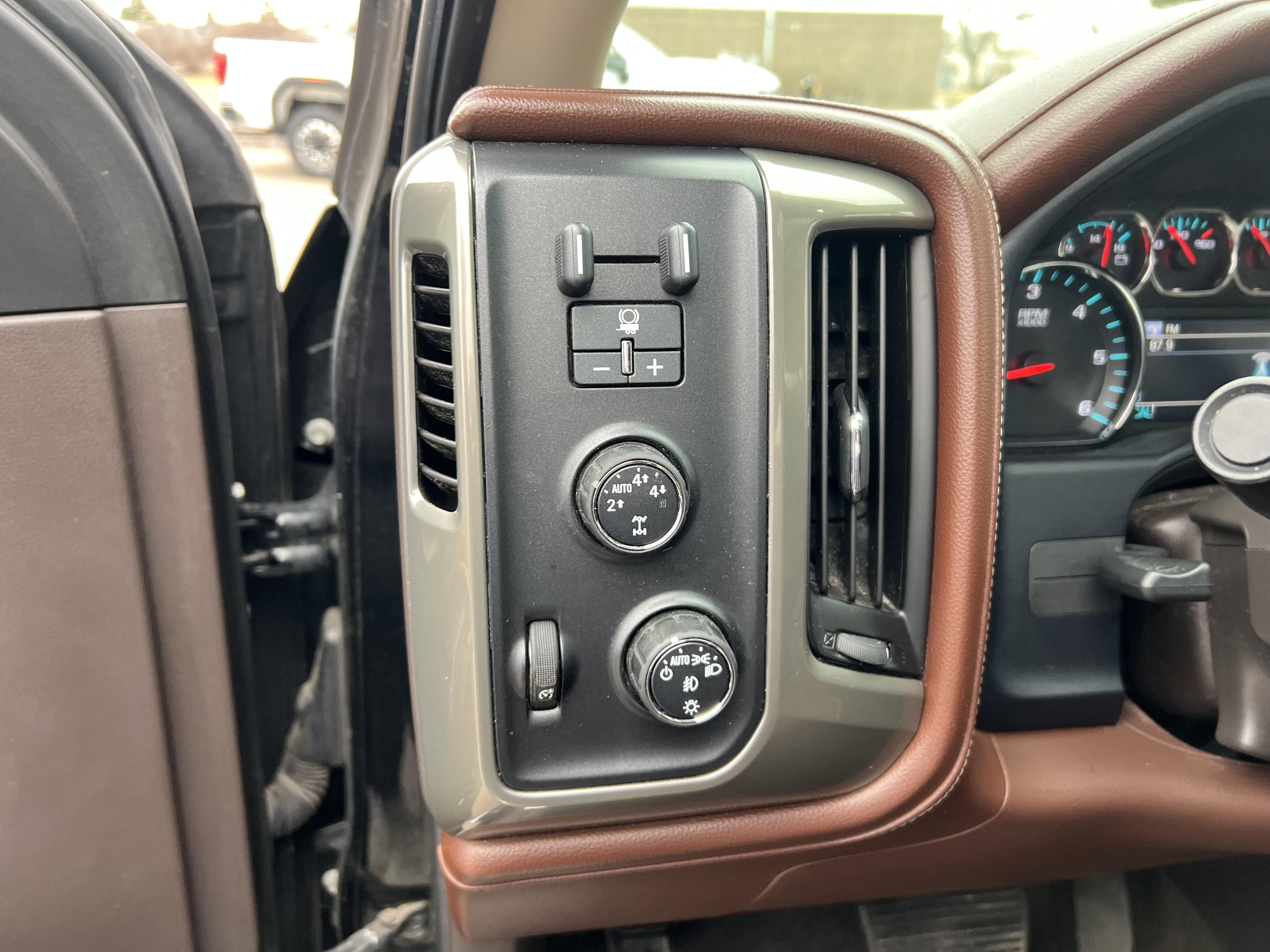 Used 2015 Chevrolet Silverado 1500 High Country w/ High Country Premium Package image 17