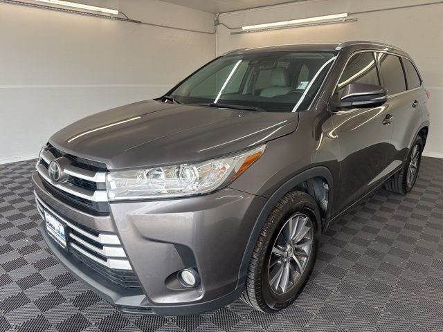 Used 2017 Toyota Highlander XLE FWD image 19