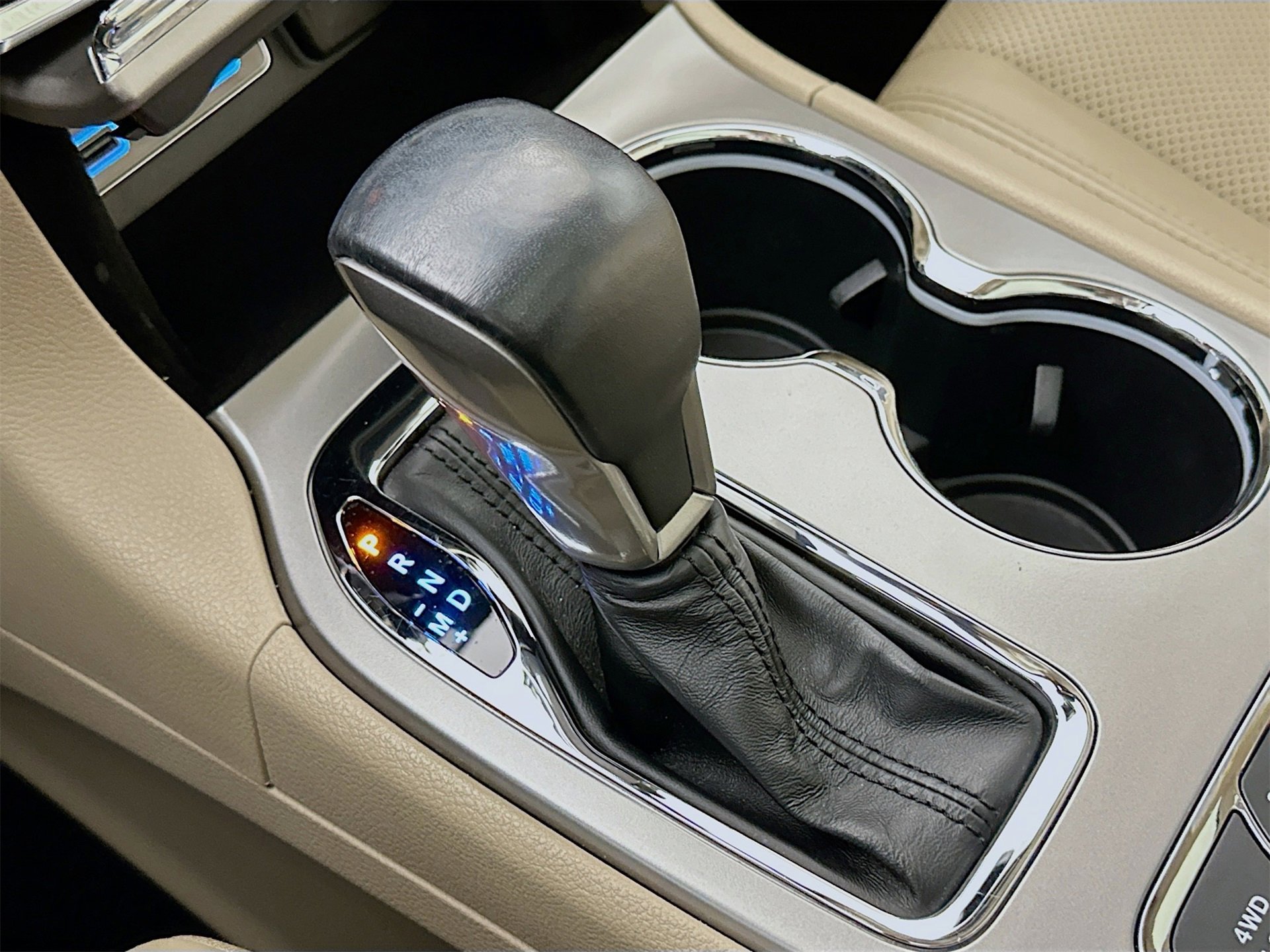 Used 2020 Jeep Grand Cherokee Limited w/ Luxury Group II image 18