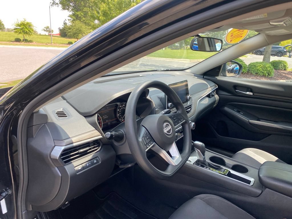 Certified 2025 Nissan Altima 2.5 SV FWD image 17