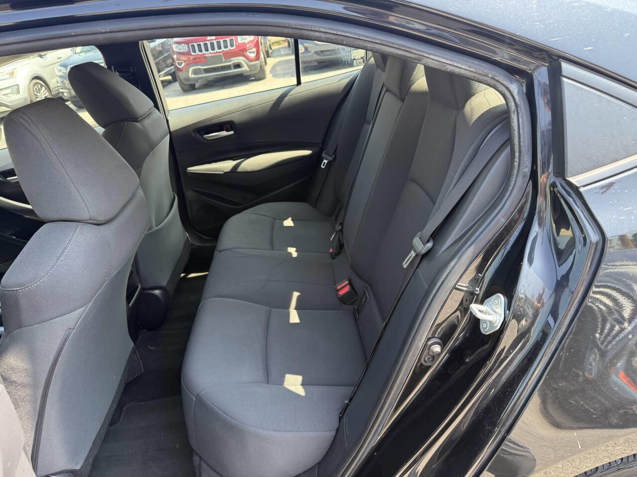 Used 2021 Toyota Corolla LE w/ Carpet Mat Package (TMS) FWD image 8