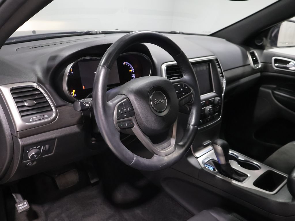 Used 2018 Jeep Grand Cherokee Altitude AWD/4WD image 17