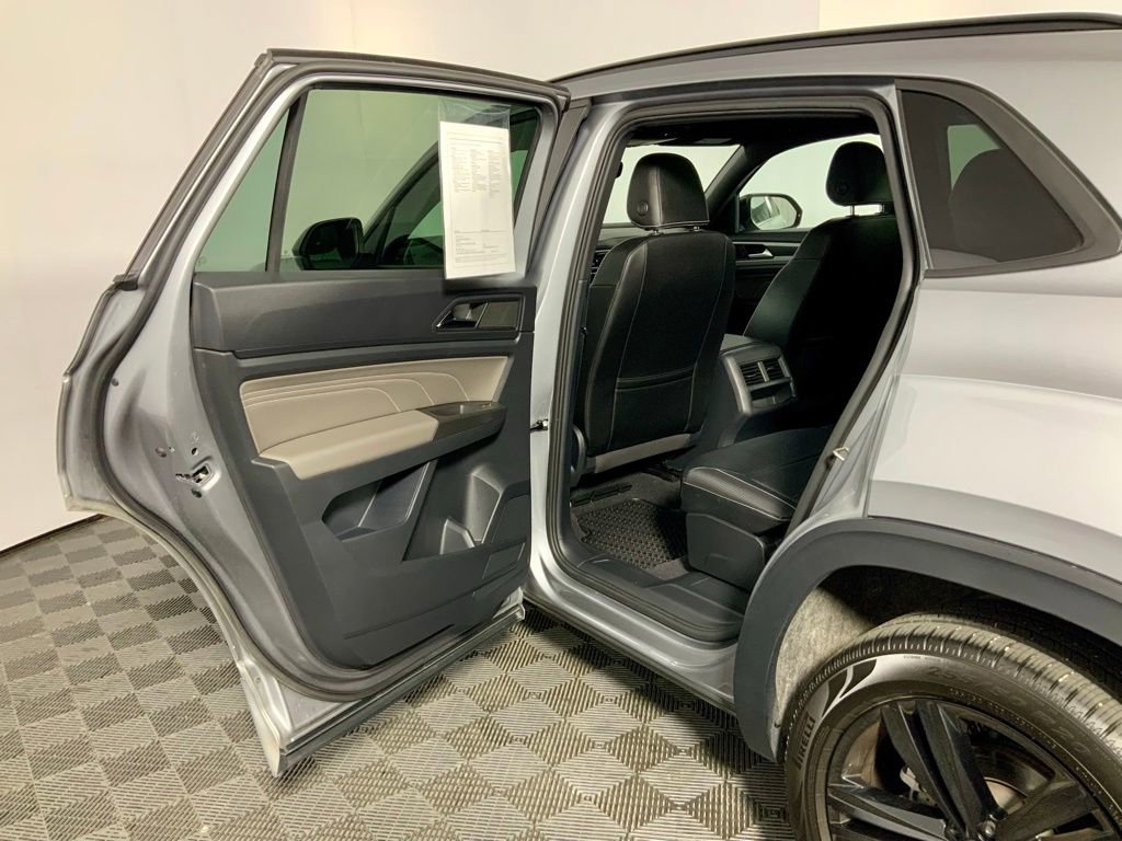 Used 2023 Volkswagen Atlas Cross Sport SEL R-Line image 31