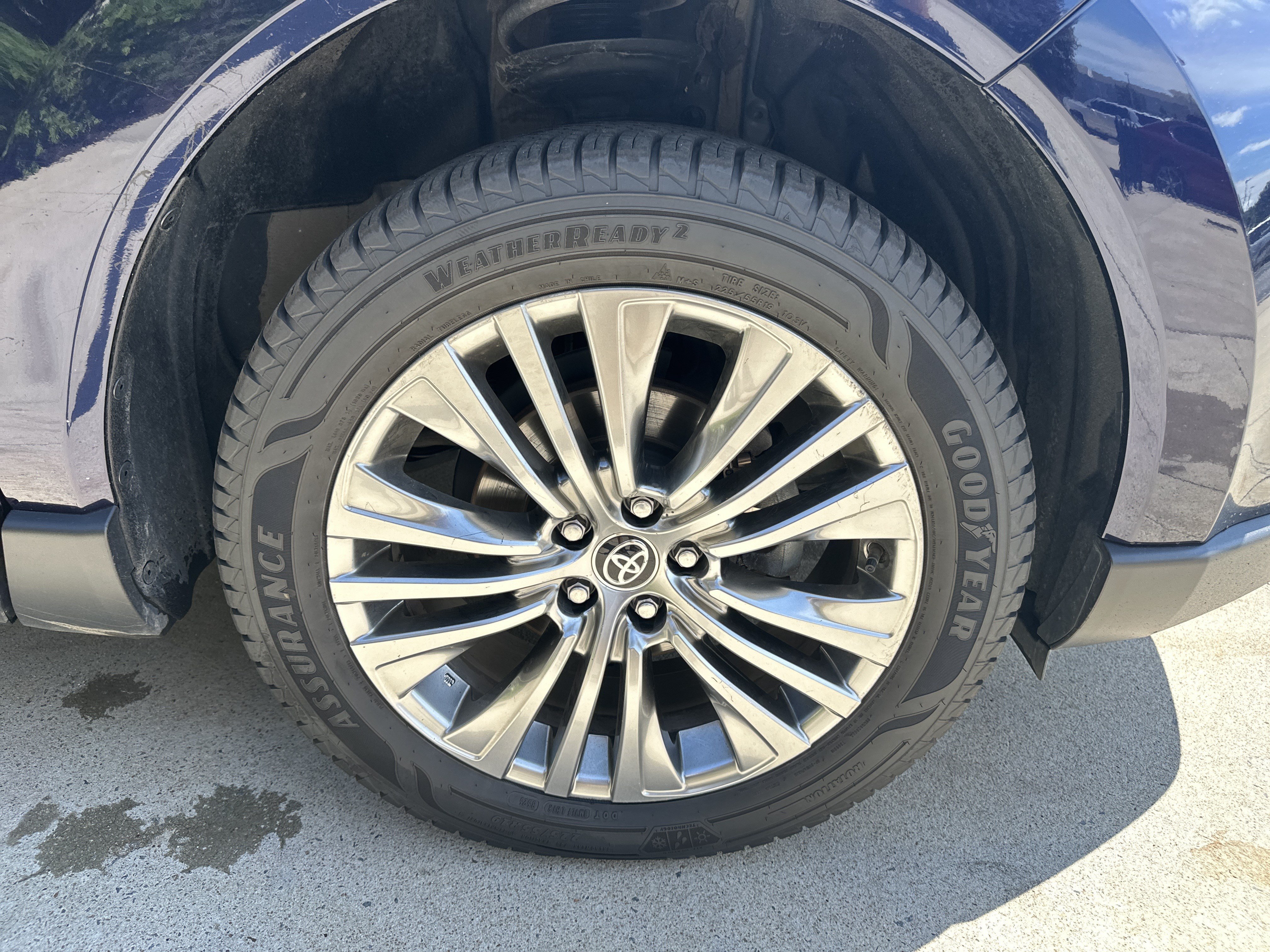 Used 2023 Toyota Venza XLE AWD/4WD image 33