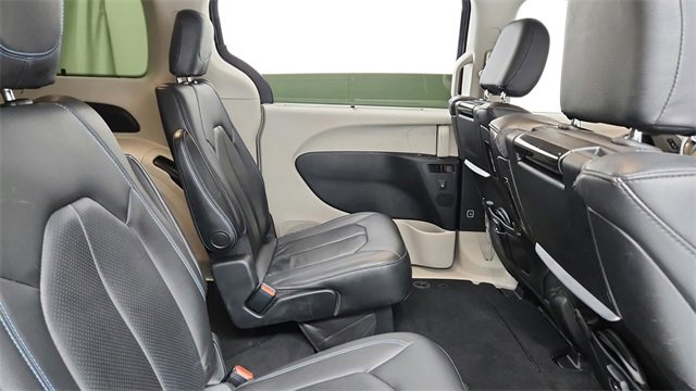 Used 2021 Chrysler Pacifica Touring-L w/ Uconnect Theater Family Group image 20