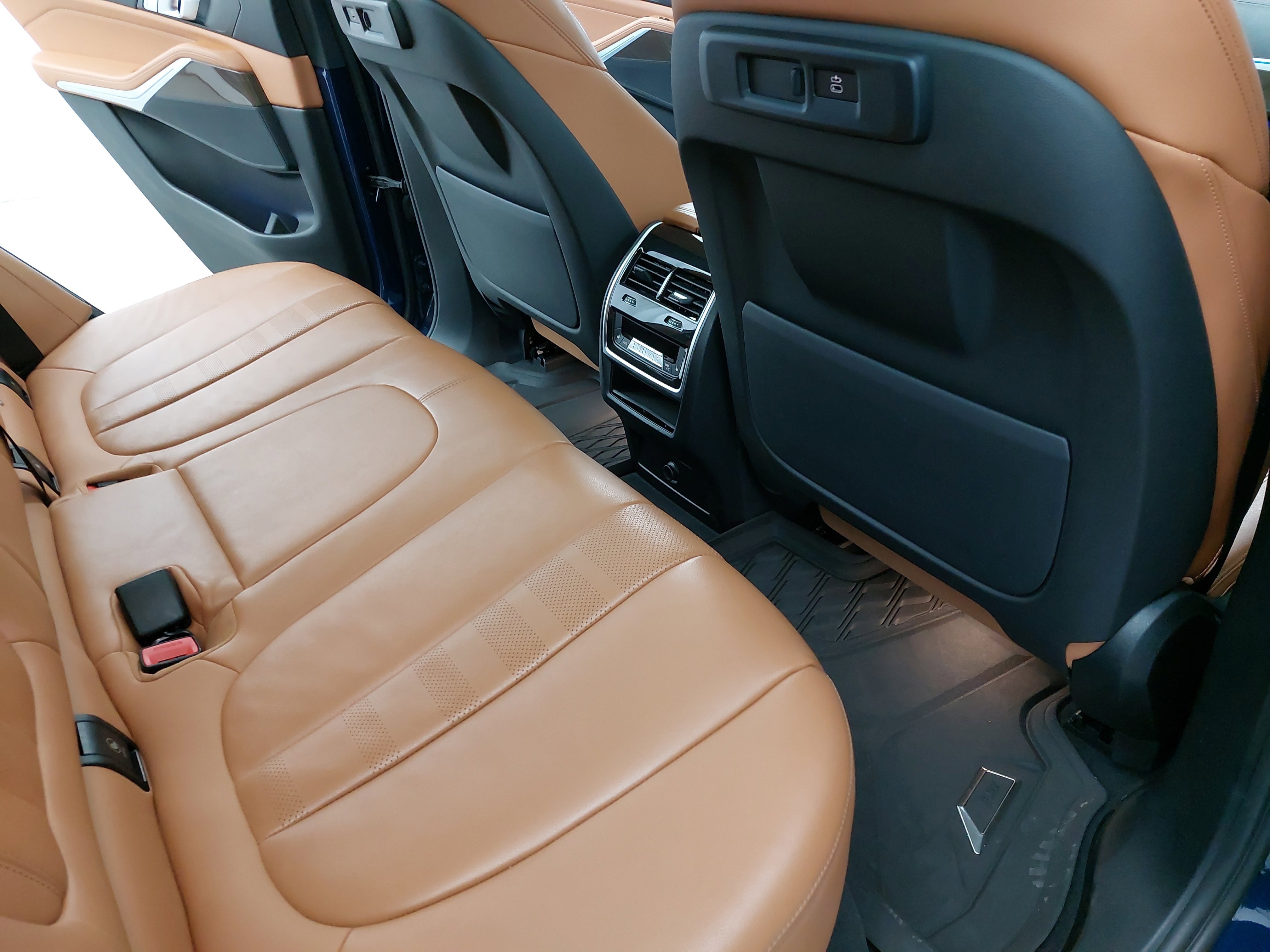 Used 2022 BMW X5 xDrive40i w/ Premium Package image 13