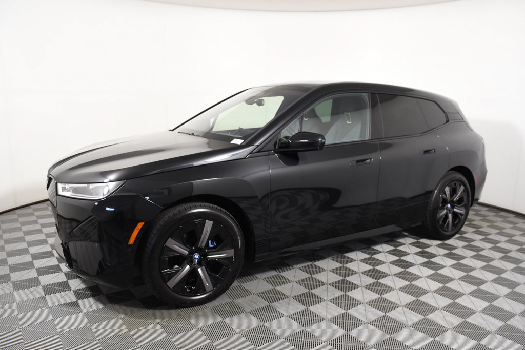 Used 2023 BMW iX xDrive50 w/ Sport Package AWD/4WD image 2