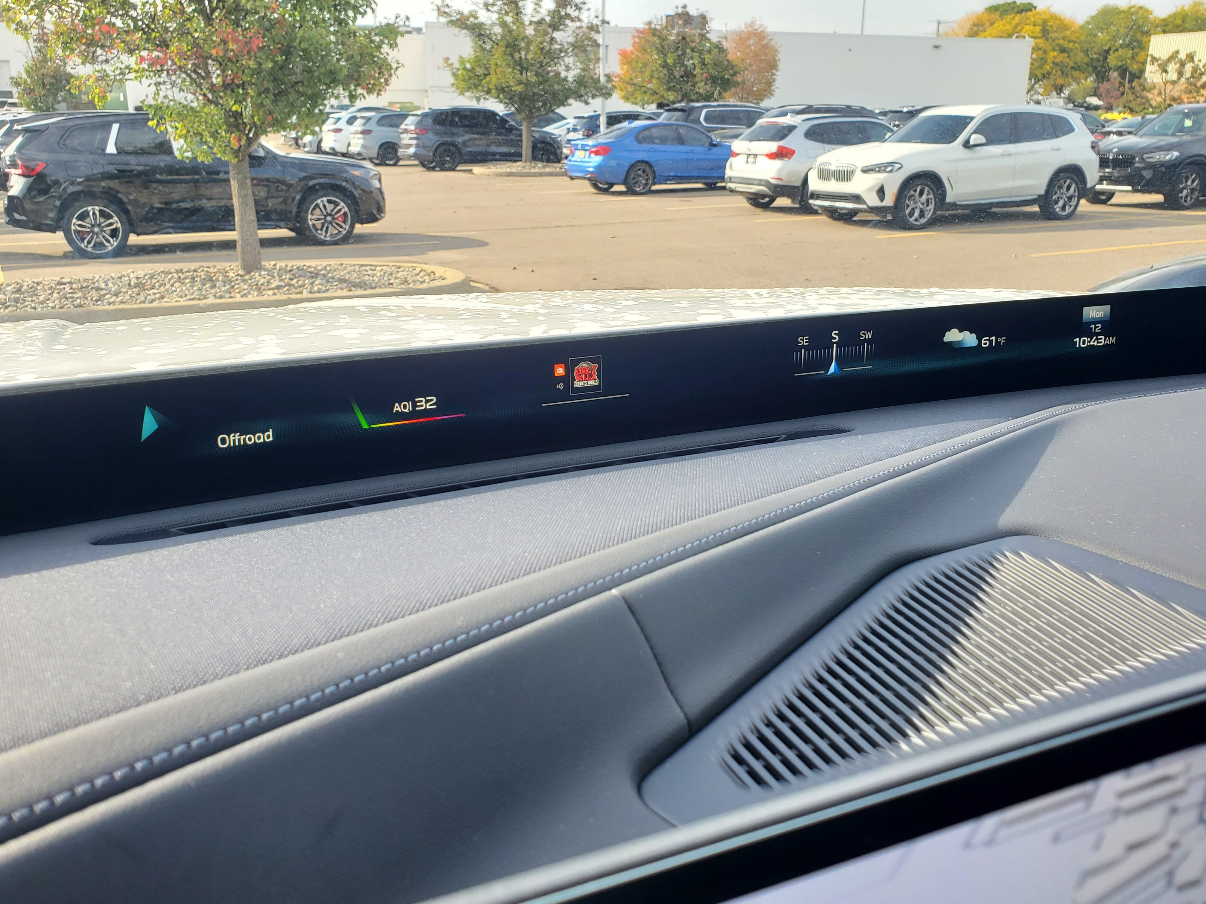 New 2027 BMW 740i xDrive w/ Premium Package AWD/4WD image 15