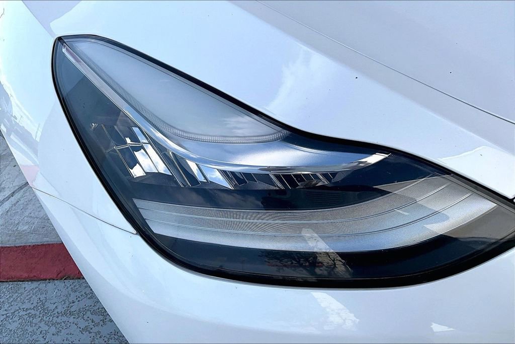 Used 2021 Tesla Model Y Long Range AWD/4WD image 31