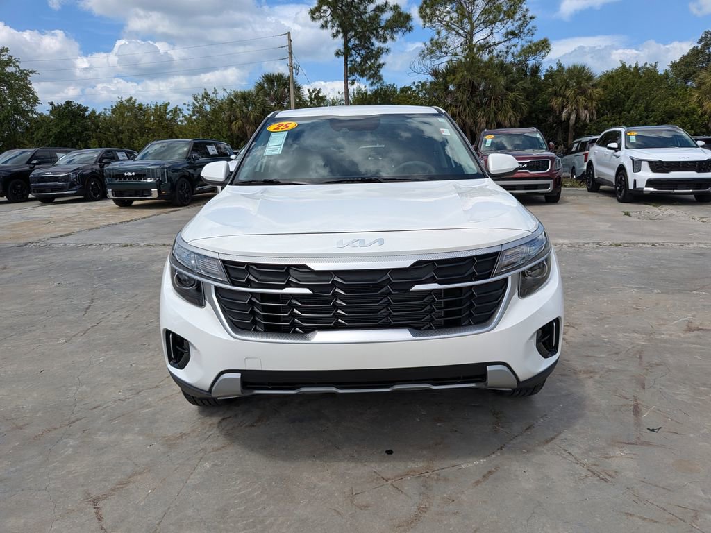 Certified 2025 Kia Seltos LX AWD/4WD image 3