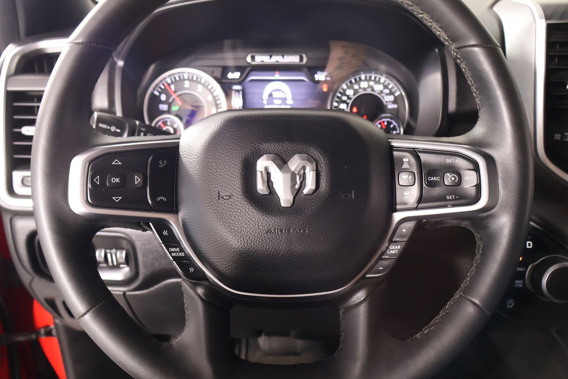 Used 2025 RAM 1500 Big Horn AWD/4WD image 3