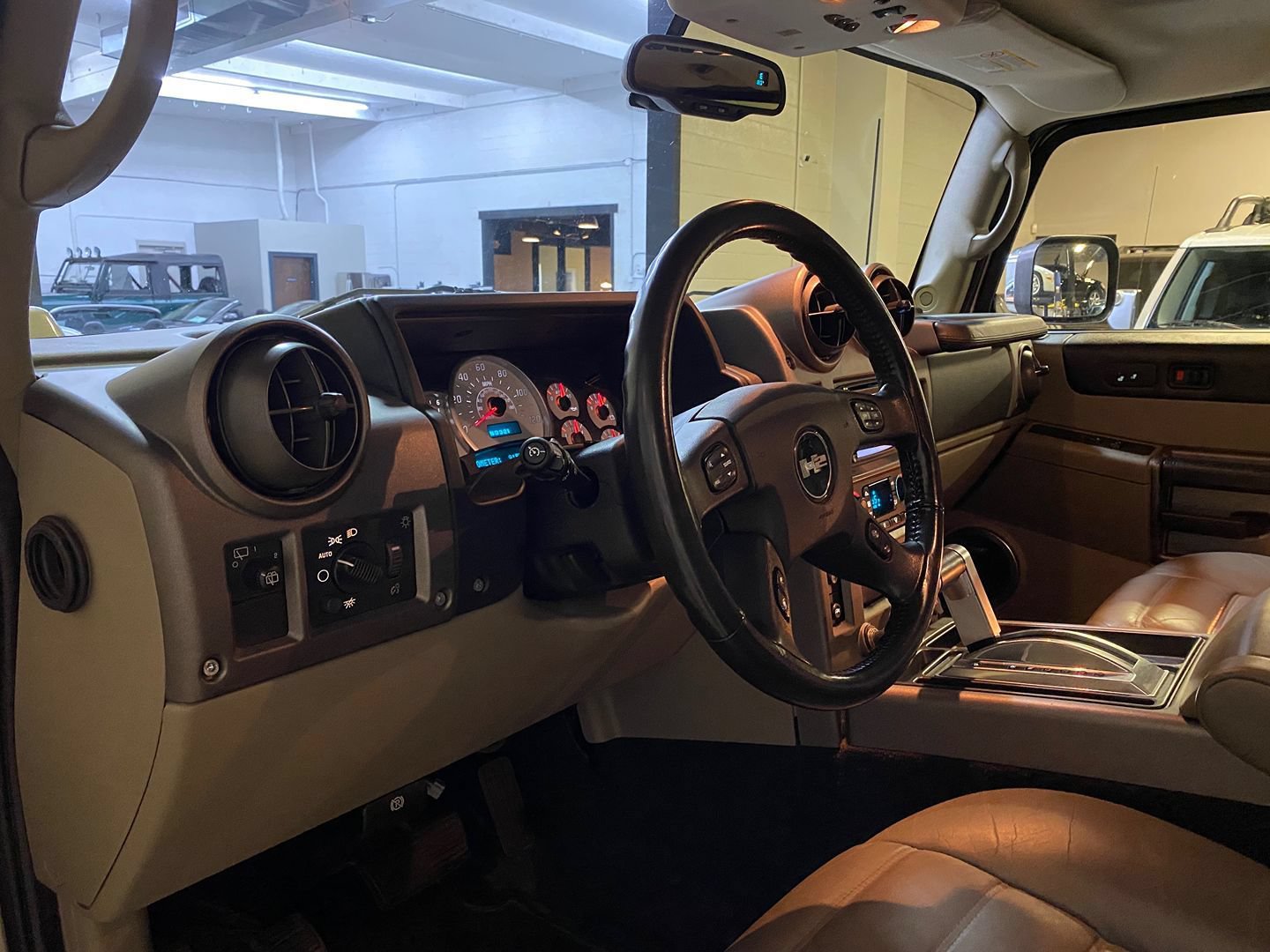 Used 2004 HUMMER H2 w/ Preferred Equipment Group AWD/4WD image 33