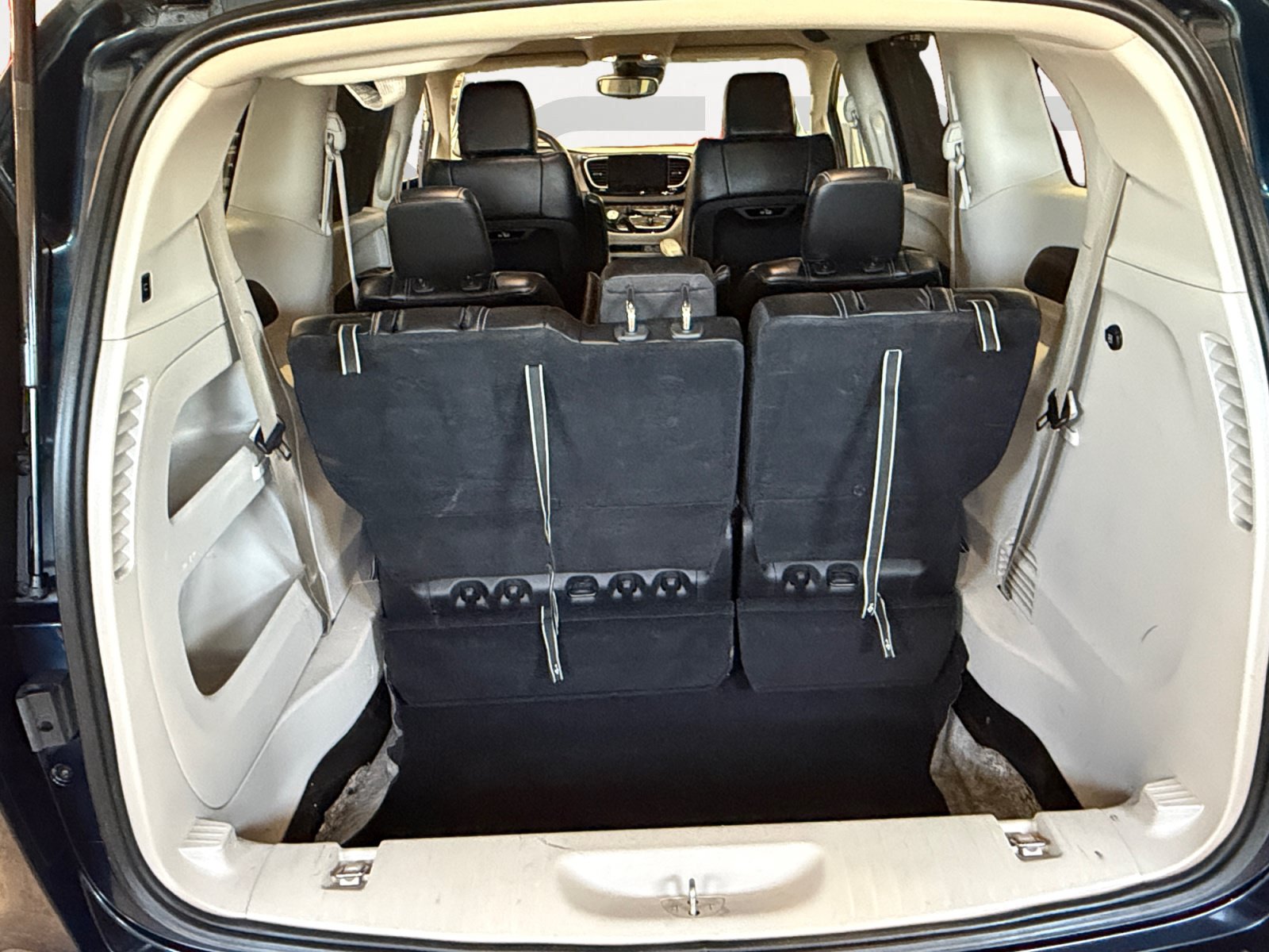 Used 2024 Chrysler Pacifica Touring-L FWD image 14