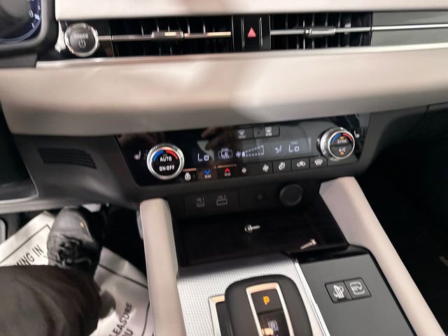 Used 2025 Mitsubishi Outlander 4WD Plug-In Hybrid image 31