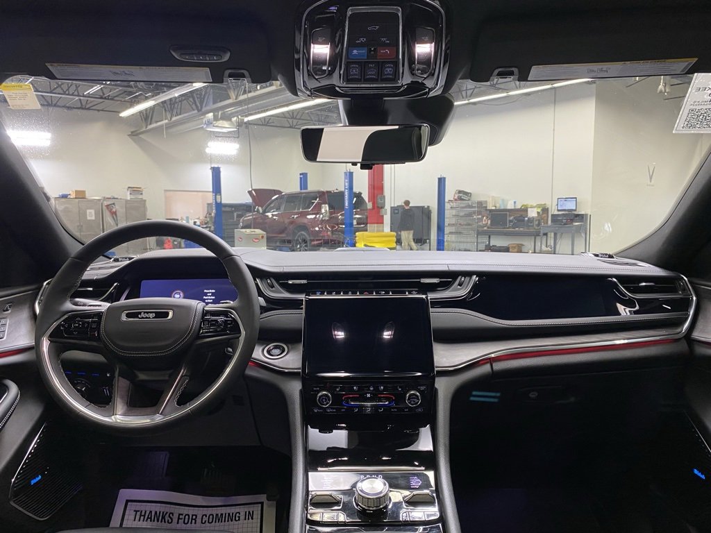 Used 2023 Jeep Grand Cherokee Overland w/ Luxury Tech Group IV image 24