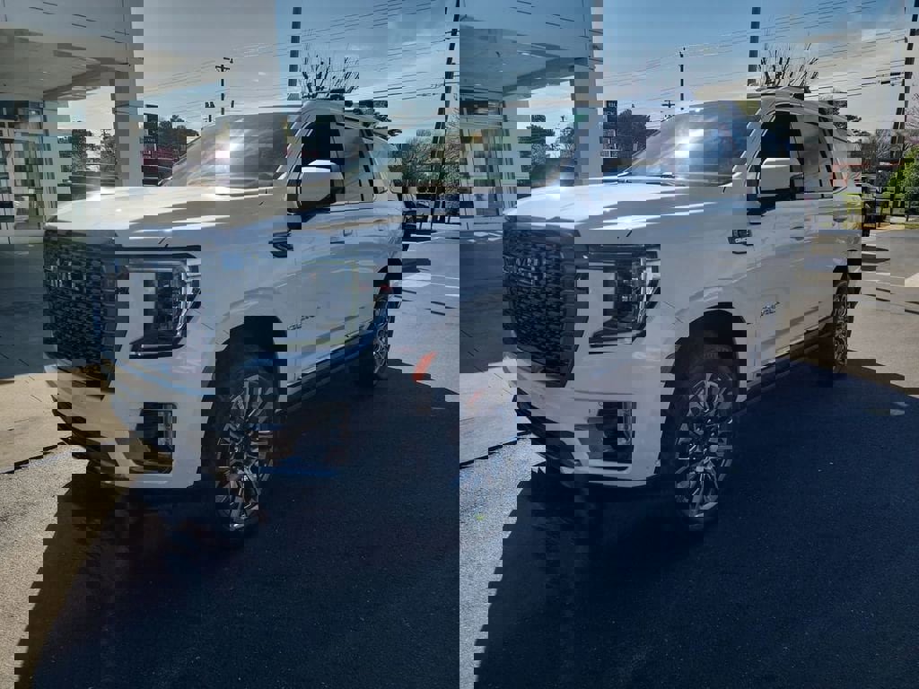 Certified 2024 GMC Yukon Denali Ultimate w/ LPO, Floor Liner Package image 4