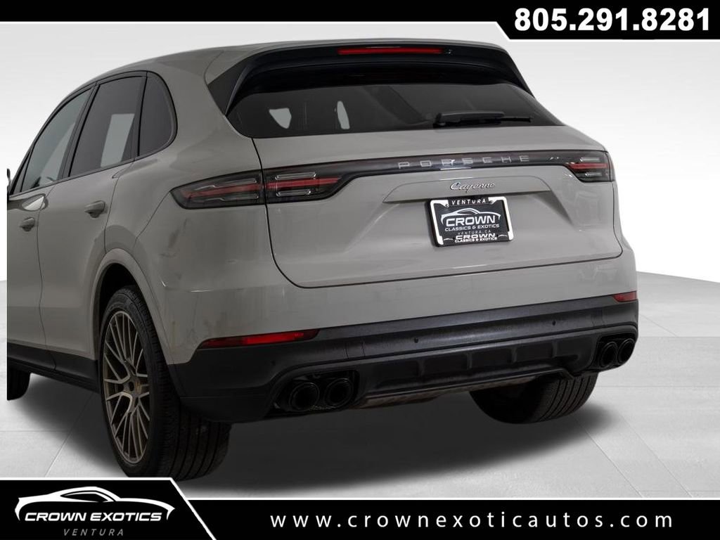 Used 2023 Porsche Cayenne Platinum Edition image 14