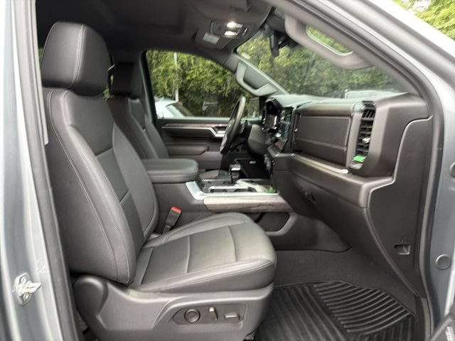 Used 2025 Chevrolet Silverado 1500 LTZ w/ LTZ Convenience Package II AWD/4WD image 17