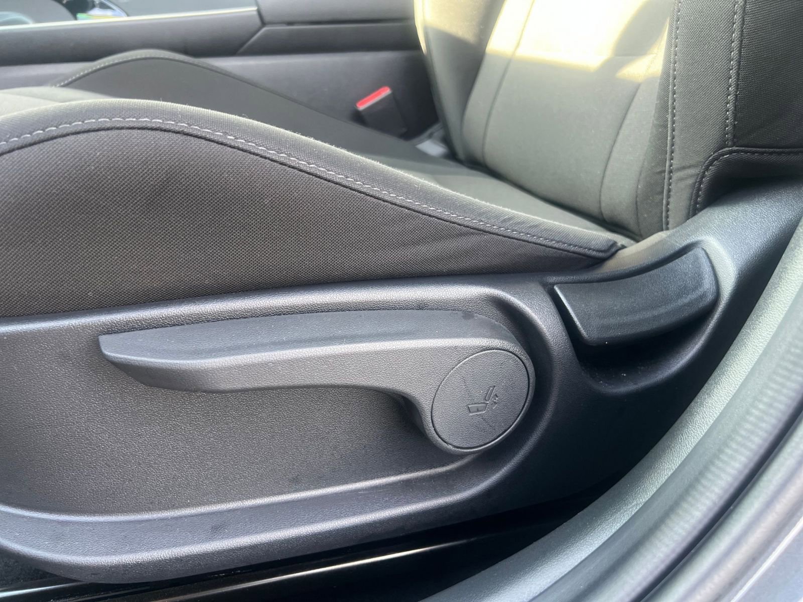 Used 2025 Hyundai Elantra SEL image 23