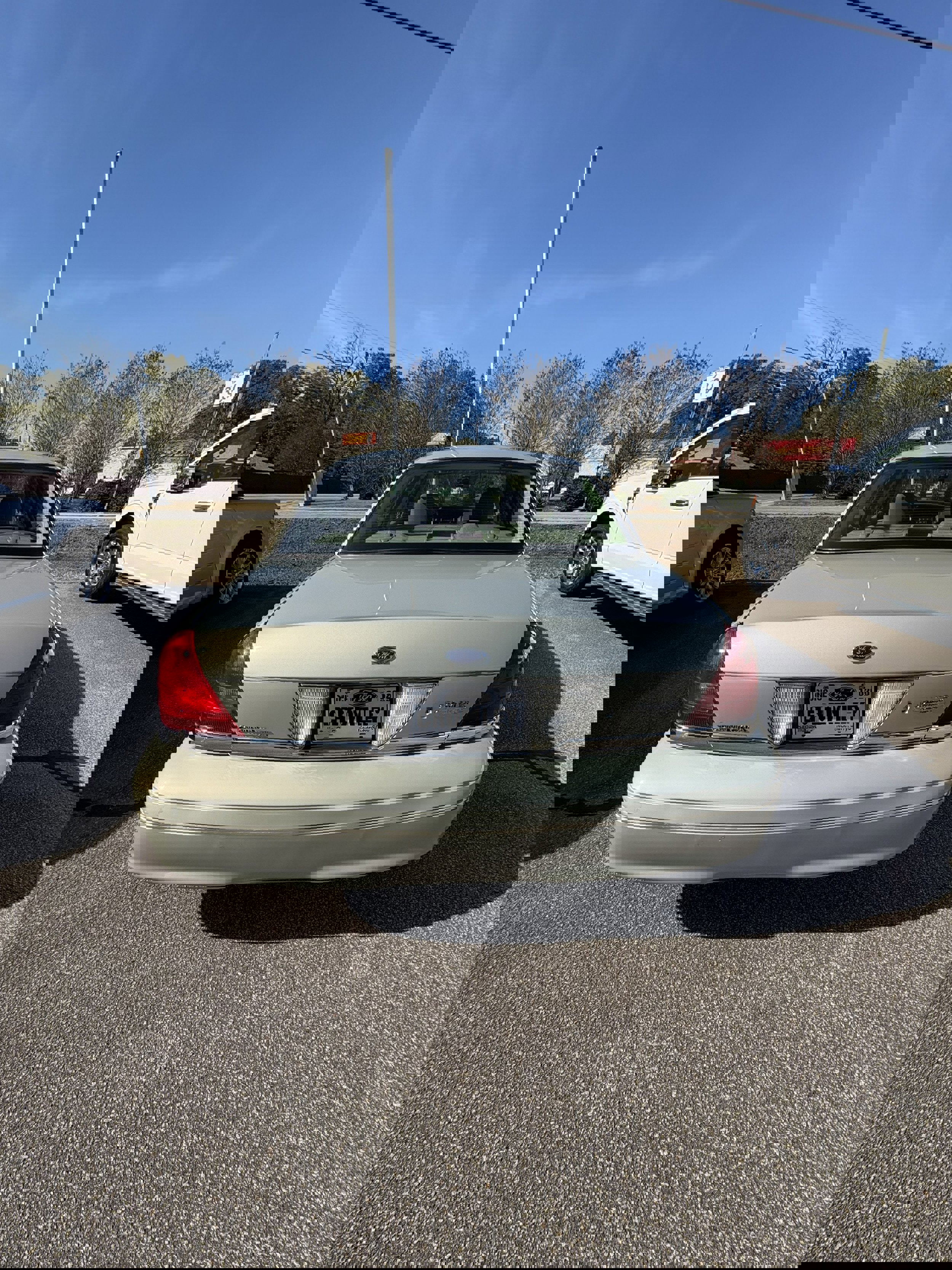 Used 2004 Ford Crown Victoria Police Interceptor image 5