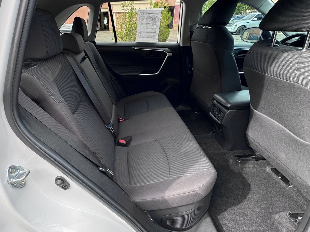 Used 2022 Toyota RAV4 LE AWD/4WD image 34