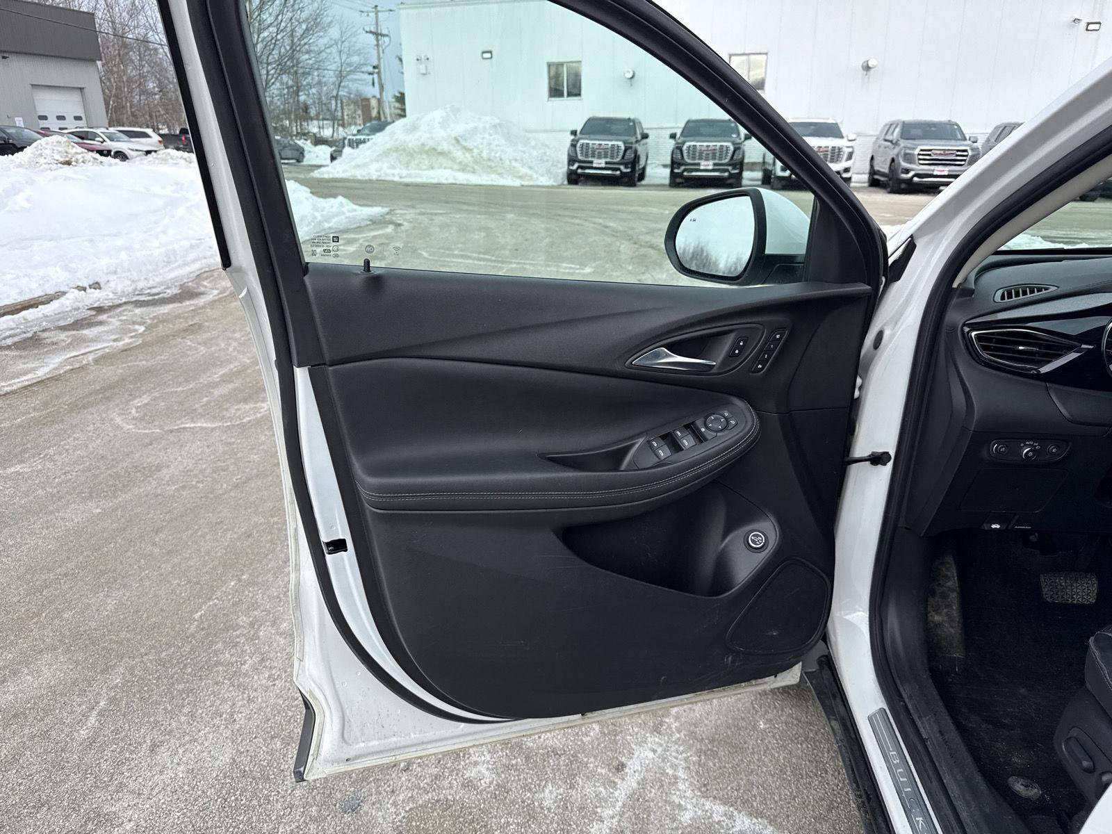 Used 2023 Buick Encore GX Essence w/ Experience Buick Package image 10