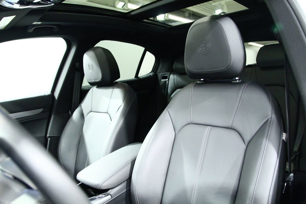 Used 2024 Alfa Romeo Stelvio Ti image 19