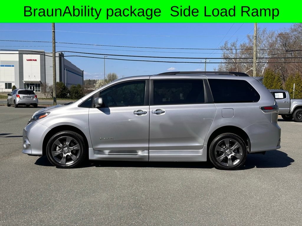 Used 2015 Toyota Sienna SE w/ SE Preferred Package FWD image 6