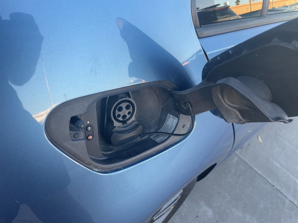 Used 2016 Volkswagen e-Golf SE w/ DC Fast Charging Package image 13