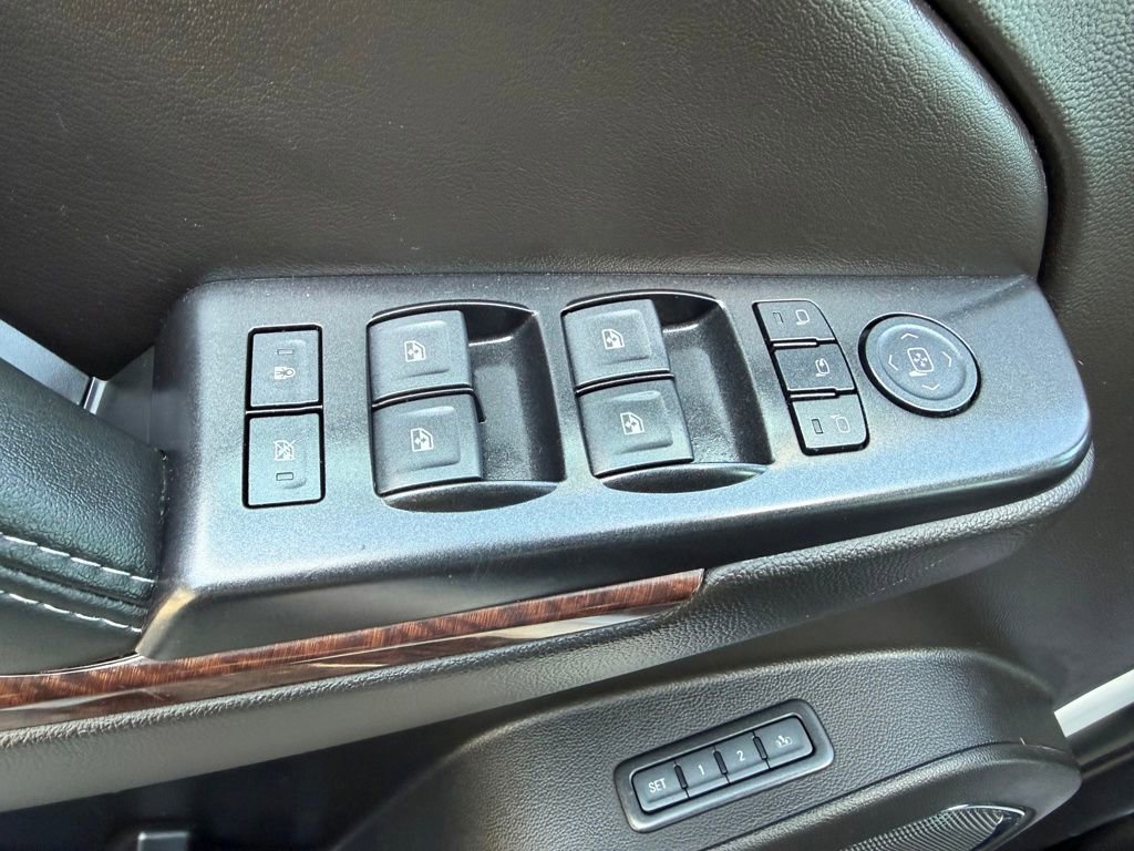 Used 2017 GMC Yukon XL SLT w/ Open Road Package image 11