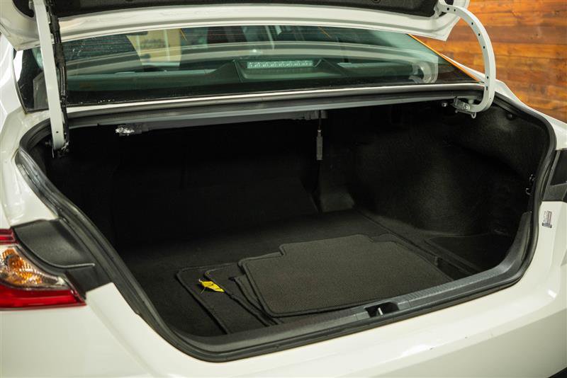 Used 2025 Toyota Camry LE image 7