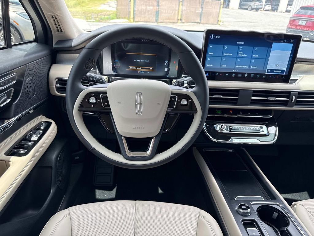 New 2025 Lincoln Corsair FWD w/ Equipment Group 101A image 17